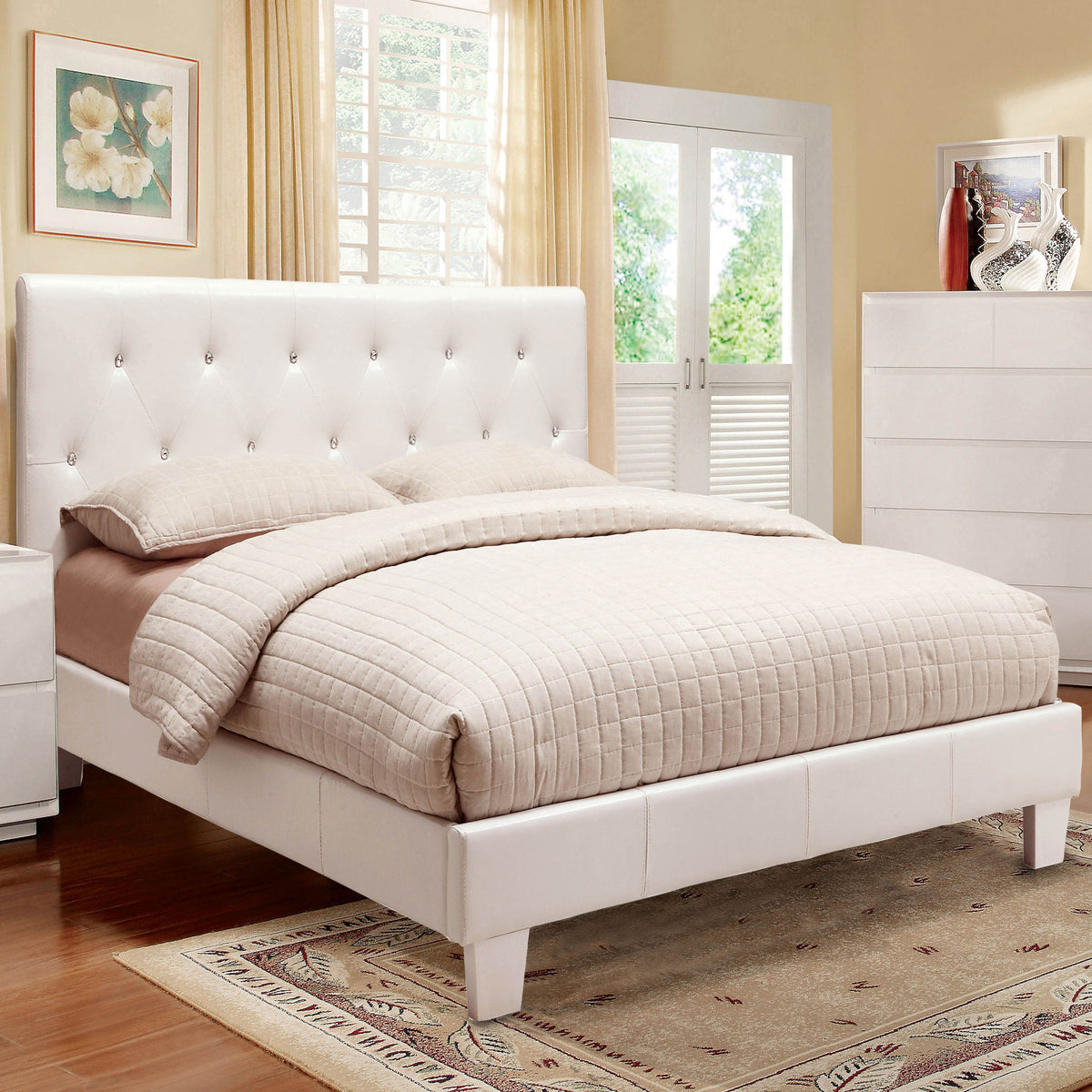 White Faux Leather Upholstered Full Bed with Tufted Headboard M403010