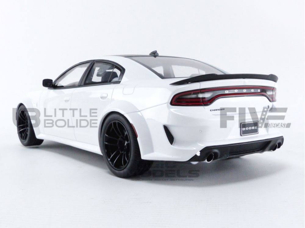 White 1/18 Dodge Charger SRT S8701