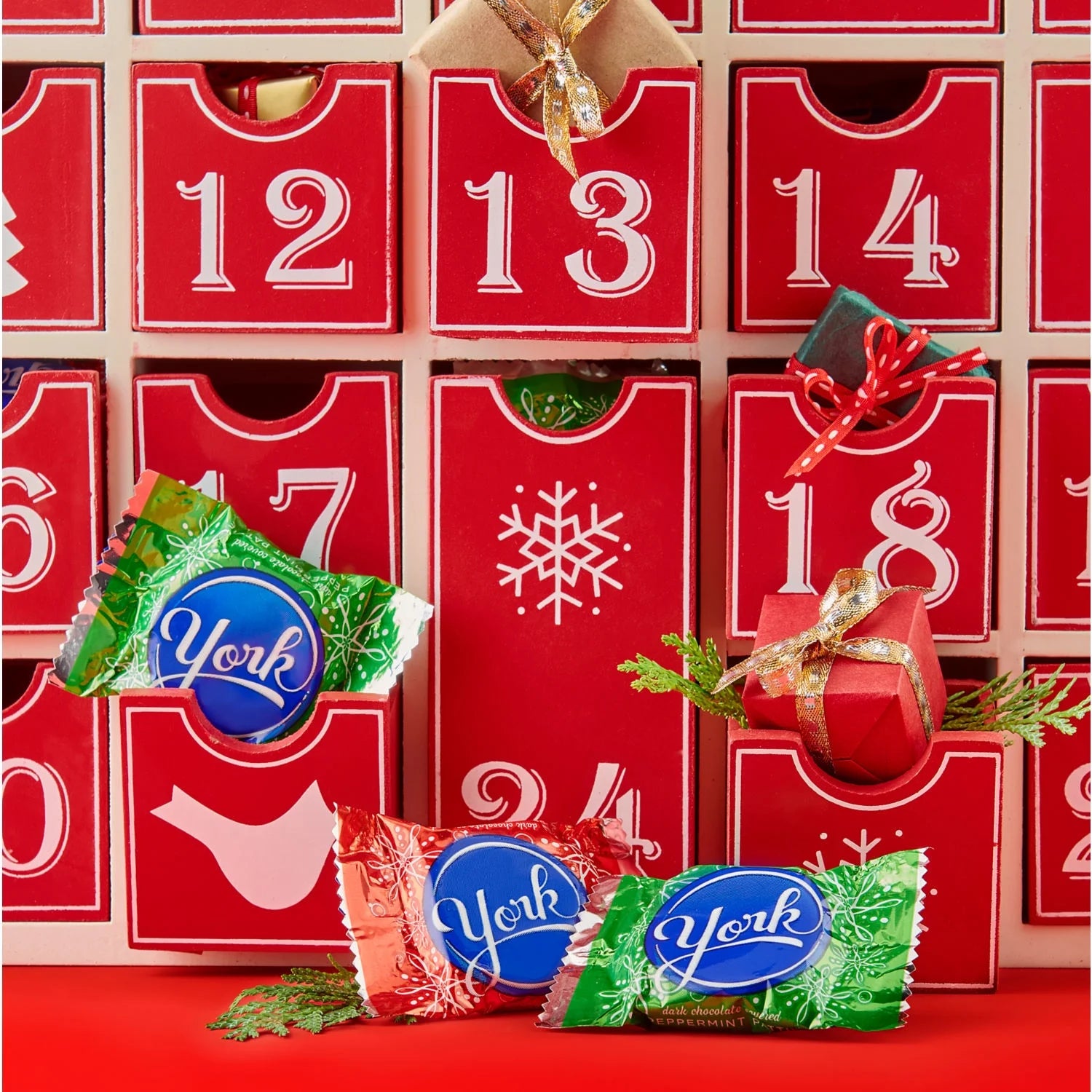 Dark Chocolate Peppermint Patties Snowflakes Candy, Bag 9.6 oz O328024