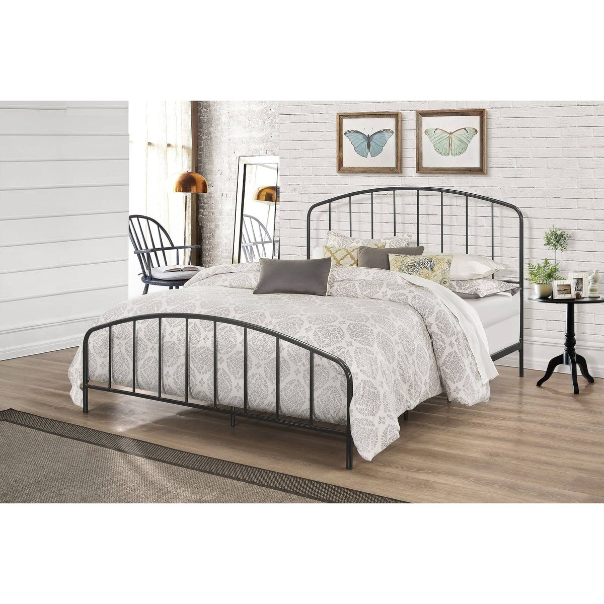 Black Metal Bed with Arched Spindle Design Queen P913