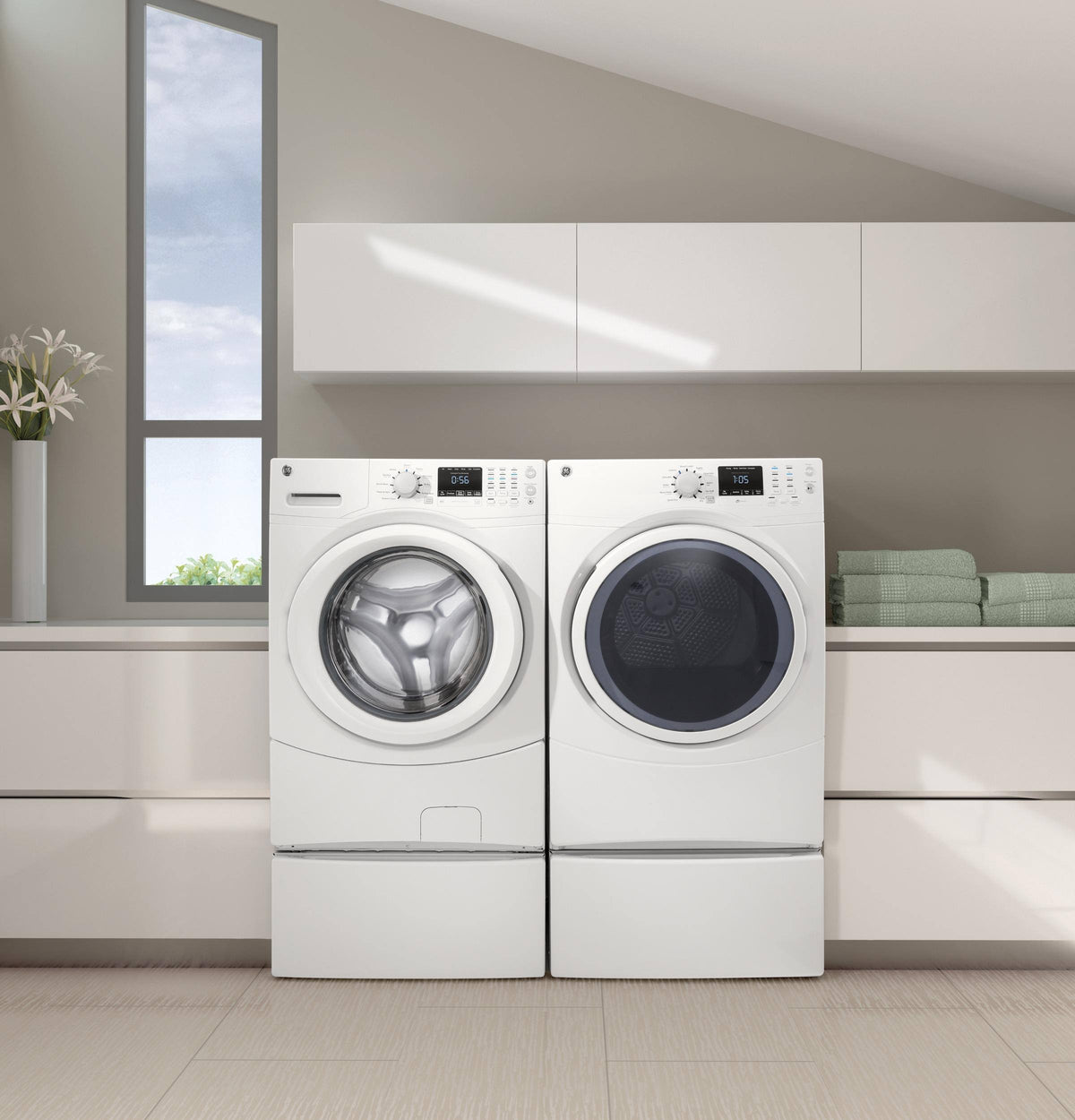 White Electric Dryer R15722