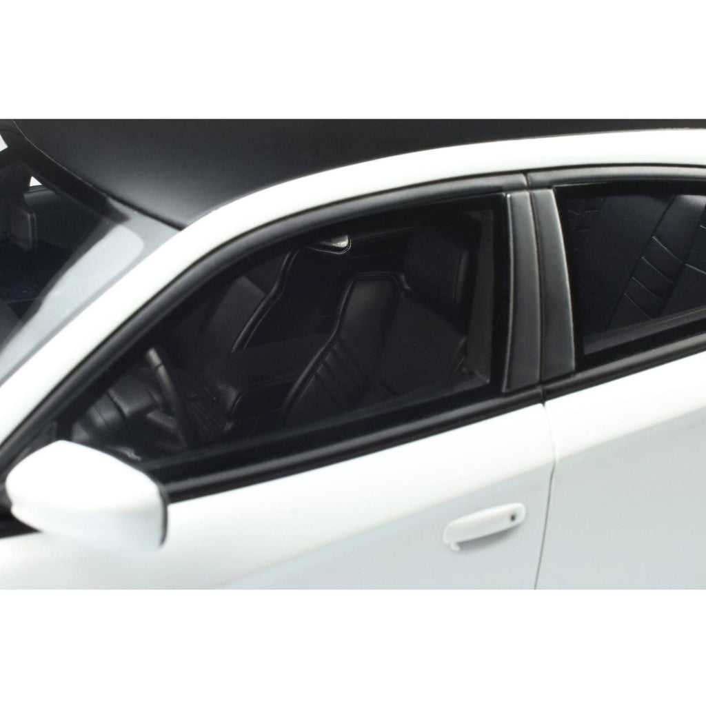 White 1/18 Dodge Charger SRT S8701