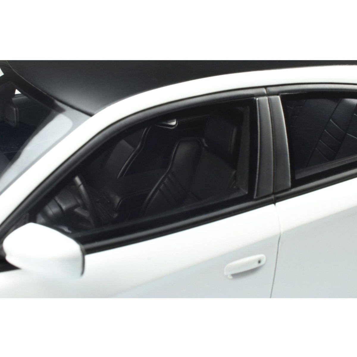 White 1/18 Dodge Charger SRT S8701