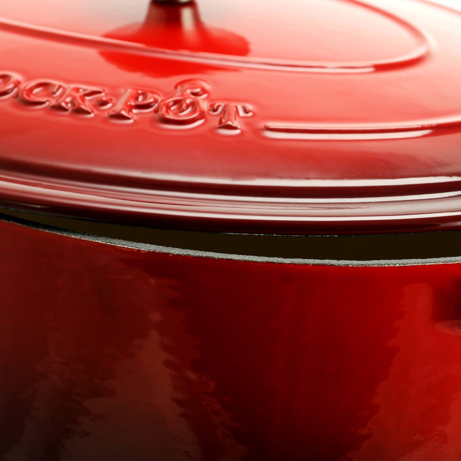 7 qt Oval Cast Iron Dutch Oven P823
