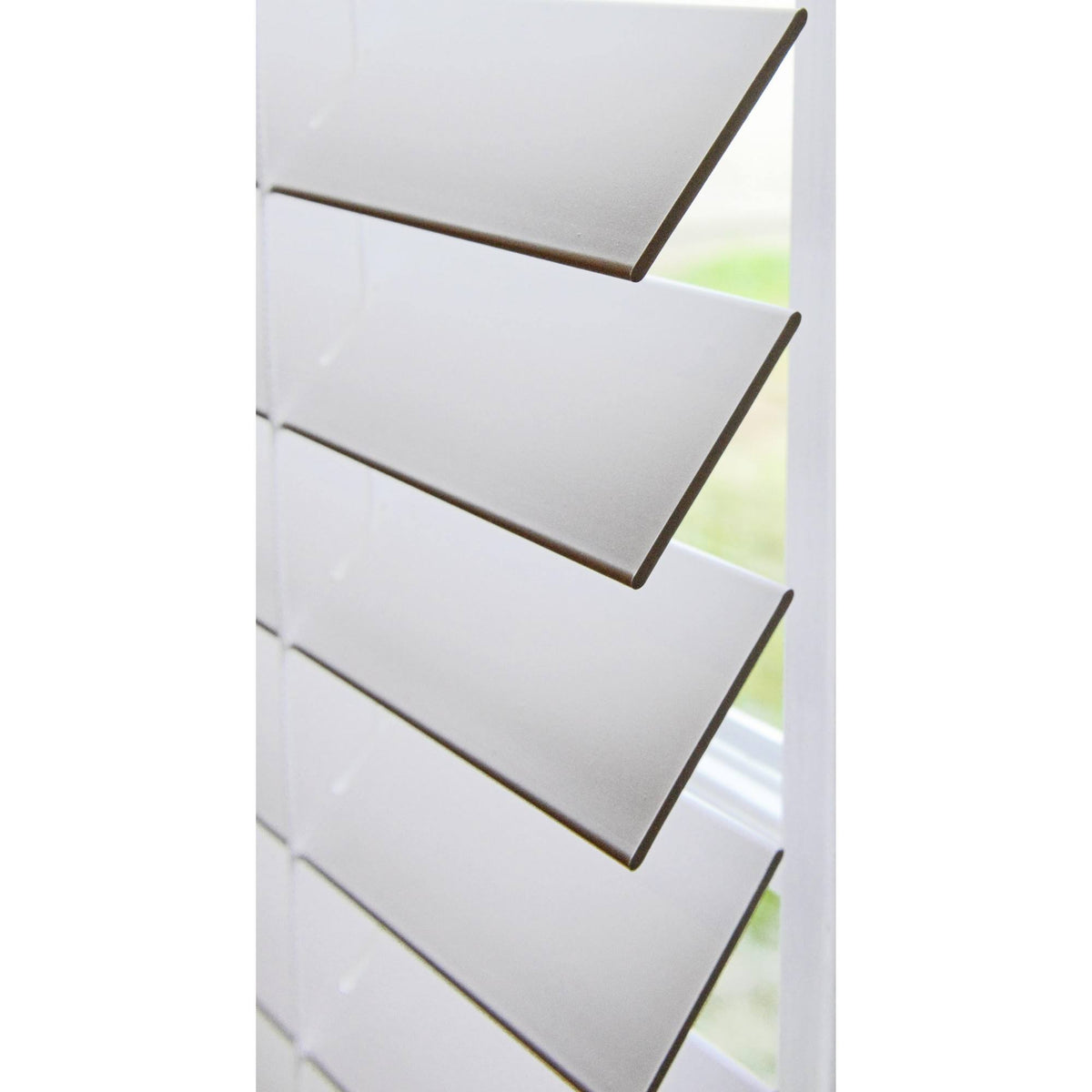 White Cordless Faux Wood Blind L847